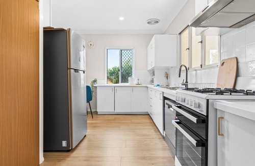 Chermside West Maison | Spacious 3-Bed Home with Gym & Outdoor Retreat