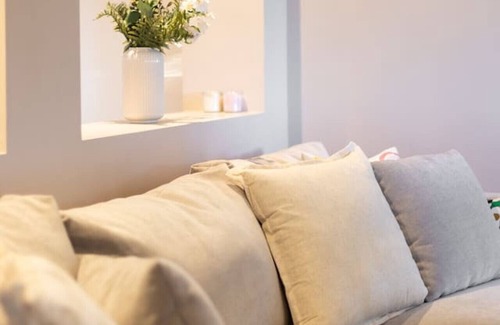 Sunnybank Hills Maison | Spacious 3-bed Retreat 1min to Mall @SunnybankHill