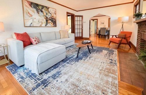 Commonwealth Maison | Spacious 3 Bed, In Unit Laundry, Central Air