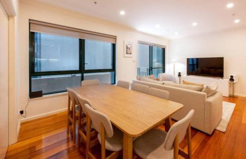 Melbourne Central Business District Appartement | Spacious 3-bed Unit in Melbourne CBD w Pool & Gym