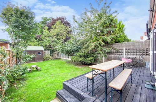 Cranbrook Appartement | Spacious 3-Bedroom Family Home with Garden