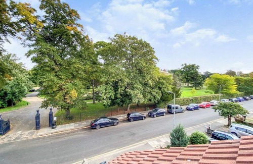 Cranbrook Appartement | Spacious 3-Bedroom Family Home with Garden