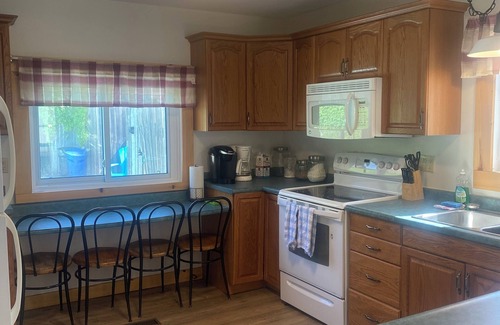 Wellington Maison | Spacious 3-bedroom Home in Downtown Wellington with in Ground Pool and parking!