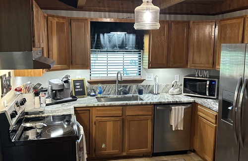 Wilburn Maison | Spacious 3 Bedroom House with Guest House, Large Outdoor Space & Private Dock