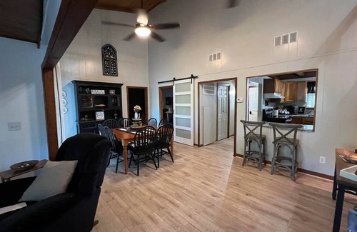 Wilburn Maison | Spacious 3 Bedroom House with Guest House, Large Outdoor Space & Private Dock