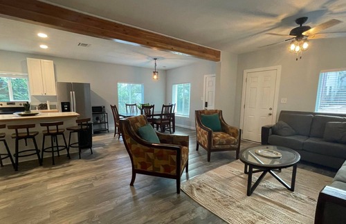 Miami Maison | Spacious 3 bedroom 2 bath home w/ large kitchen and wifi