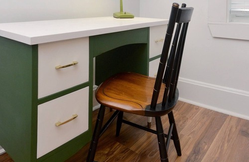Leetsdale Maison | Spacious 3 Bedroom, 2 bath - sleeps up to 12! 30 min from Pittsburgh!