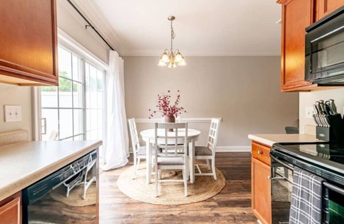 Lynchburg Maison | Spacious 3 Bedroom 2.5 Bath Townhouse - Free Wi-Fi