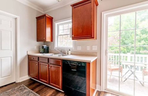 Lynchburg Maison | Spacious 3 Bedroom 2.5 Bath Townhouse - Free Wi-Fi