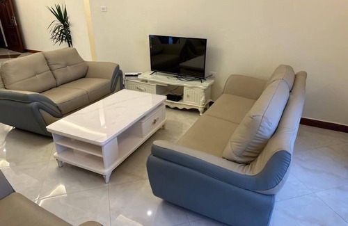 Kirkos Appartement | Spacious 3-bedroom apartment in pleasant Addis Ababa with fitness room