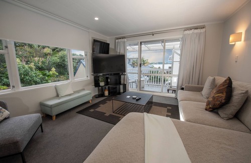 Tauranga Appartement | Spacious 3-bedroom apartment in Tauranga with partial inner harbour views