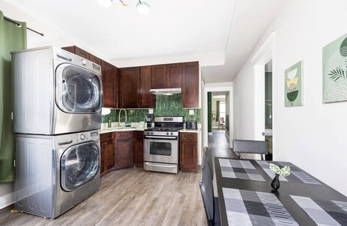 Brighton Park Appartement | Spacious 3 Bedroom Apartment - 10 Minutes to Downtown - Sleeps up to 10