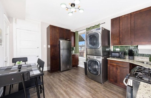 Brighton Park Appartement | Spacious 3 Bedroom Apartment - 10 Minutes to Downtown - Sleeps up to 10