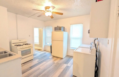 Utica Appartement | Spacious 3-bedroom apartment with WiFi, AC in enchanting Utica