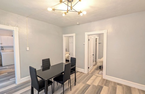 Utica Appartement | Spacious 3-bedroom apartment with WiFi, AC in enchanting Utica
