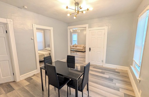 Utica Appartement | Spacious 3-bedroom apartment with WiFi, AC in enchanting Utica