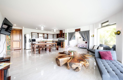 Tilaran Copropriété | Spacious 3-bedroom condo in wonderful Lake Arenal with WiFi, AC, swimming pool.