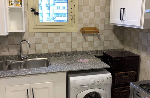 Al-Basatin Appartement | Spacious 3-bedroom corporate apartment in amazing Cairo with WiFi, AC