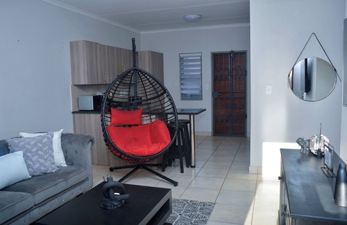 Emalahleni Maison | Spacious 3-bedroom house perfect for relaxation and business trips