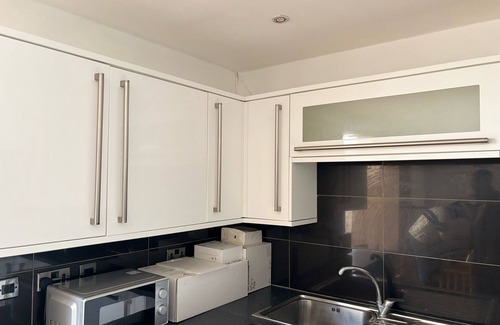 River Maison | Spacious 3 bedroom house/Free parking/10 mins from train station
