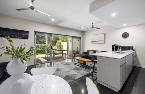 Carindale Maison | Spacious 3 bedroom townhouse in prime location!