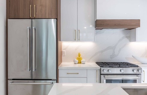 Beaconsfield Village Maison | Spacious 3 Bedrooms 3 Baths House Downtown+Parking