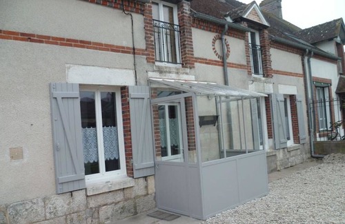 La Bussiere Cottage | Maison confortable avec cour, proche du Château de La Bussière, idéale pour explorations.