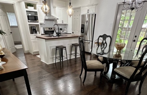 North San Antonio - SAT Maison | Spacious 3 BR near Airport, AT&T CTR & Riverwalk!