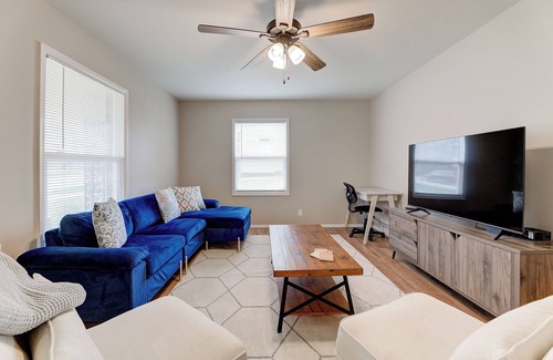 Waukesha Appartement | Spacious 3-BR with aesthetic living room & fully equipped kitchen in Waukesha