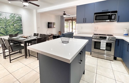 Coco Maison | Spacious 3 Bedroom House with Private Pool with Waterfall.