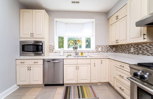 Downtown Maison | Spacious 3-Level Colonial Near DC - Walk to Metro & Attractions!