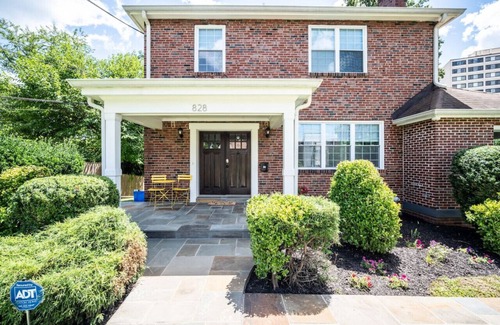 Downtown Maison | Spacious 3-Level Colonial Near DC - Walk to Metro & Attractions!