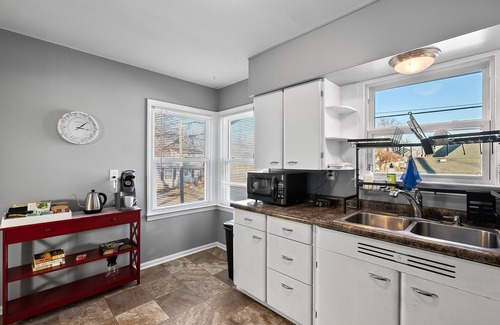 Mendota Maison | Spacious 3BD Apartment |King Bed, Fenced Yard!