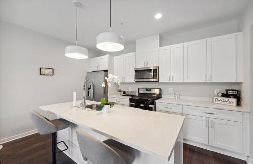 Fairlawn Appartement | Spacious 3Bedroom Duplex with Rooftop Deck!