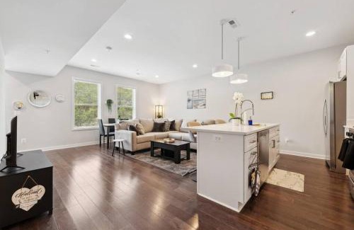 Fairlawn Appartement | Spacious 3Bedroom Duplex with Rooftop Deck!