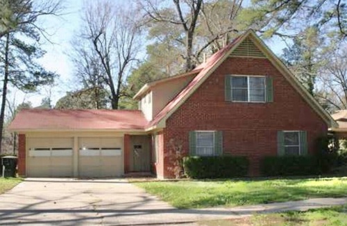 Shreveport Maison | Spacious 3Bedroom Home Perfect for Families & Remote Work w/ views of Cross Lake