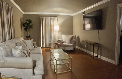 Shreveport Maison | Spacious 3Bedroom Home Perfect for Families & Remote Work w/ views of Cross Lake