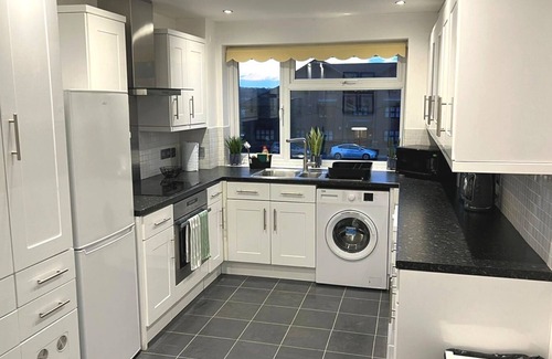 Canons Appartement | Spacious 3BR/1BA Pet Friendly Flat w/ FREE WIFI