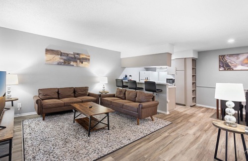 North University Appartement | Spacious 3BR/2BA next to UT 3879