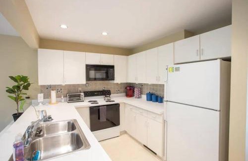 Hancock Maison | Spacious 3BR 3BA Sleeps 8 Ski On Off Jiminy Mountain Resort