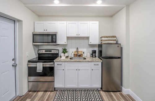Coral Terrace Appartement | Spacious 3BR Apartment in Miami - Private Entry, Near Downtown & Beaches