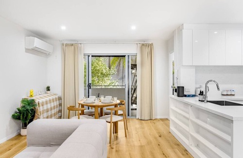 Indooroopilly Appartement | Spacious 3BR Getaway | Great Location & Comfort