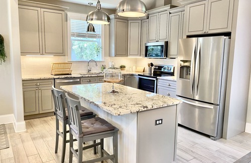 Old Town Maison | NEW Beautiful, Private Home in Downtown Tally