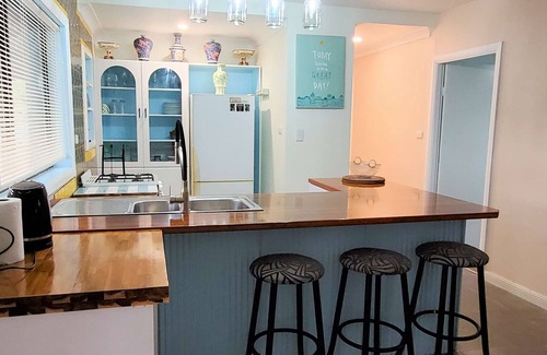 Callala Bay Maison | Spacious 3BR ground floor holiday home close to beach