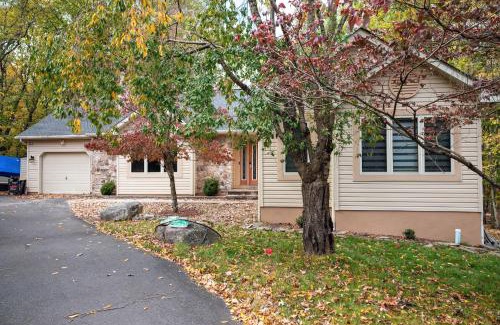 East Stroudsburg Maison | Spacious 3BR Home with BBQ in Gated Penn Estates