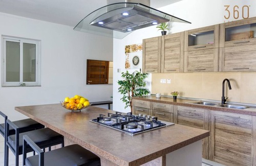 Zabbar Appartement | Spacious 3BR home with Private Terrace & WIFI