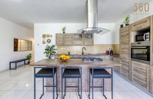 Zabbar Appartement | Spacious 3BR home with Private Terrace & WIFI