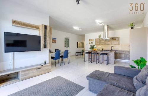 Zabbar Appartement | Spacious 3BR home with Private Terrace & WIFI