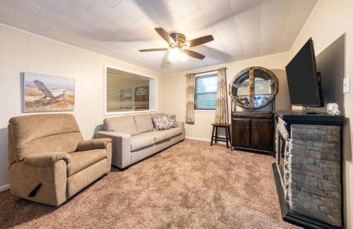 Miller Beach Maison | Spacious 3BR House with Firepit Grill Near Beach
