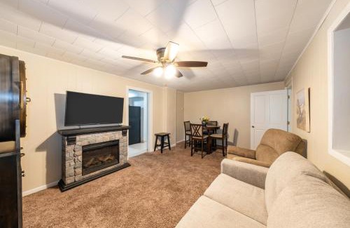 Miller Beach Maison | Spacious 3BR House with Firepit Grill Near Beach